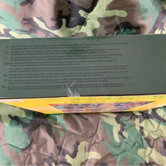 World Peacekeepers with Soldier and Locker Box Action Figure. - Picture 4 of 9